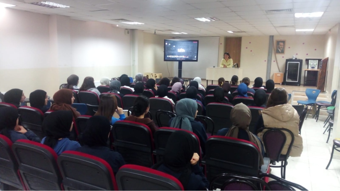 Etkili Ders Çalışma Yöntemleri, Etkili Motivasyon konulu seminer gerçekleştirildi ve MSÜ tanıtımı yapıldı.