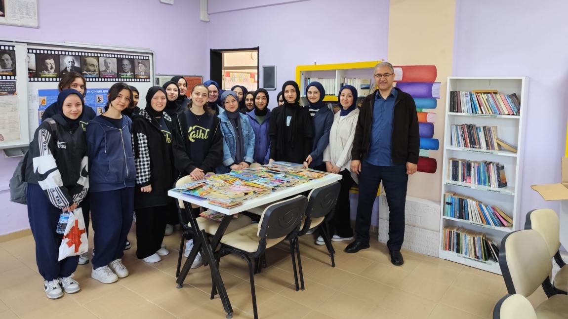 Akdoğan köyü ilk ve orta okuluna, kütüphaneye kitap bağışında bulunduk.